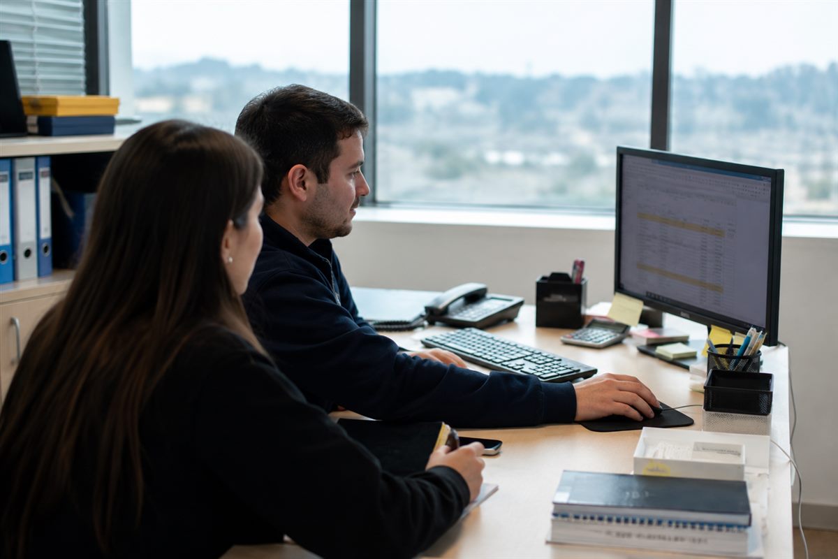 Equipo de Adelix coordinando operaciones